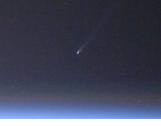 若田宇宙飛行士がISSから撮影したアイソン彗星（2013年11月23日撮影）（提供：JAXA/NHK）