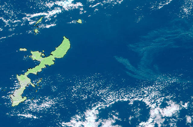 沖縄本島に接近・漂着している軽石の衛星観測情報