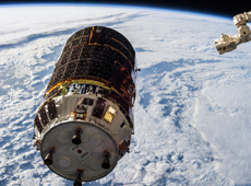 ISSに近づく「こうのとり」4号機（提供：JAXA/NASA）
