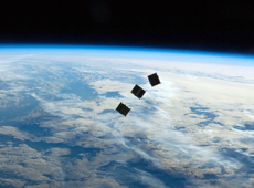 放出された小型衛星（提供：JAXA/NASA）