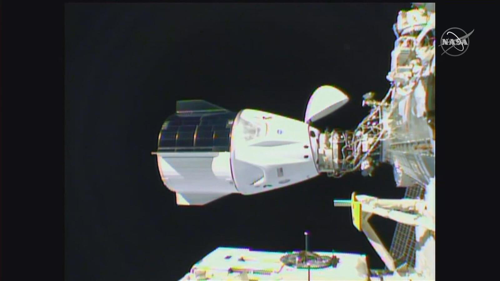 打ち上げの翌日、ISSにドッキングしたCrew-1。
