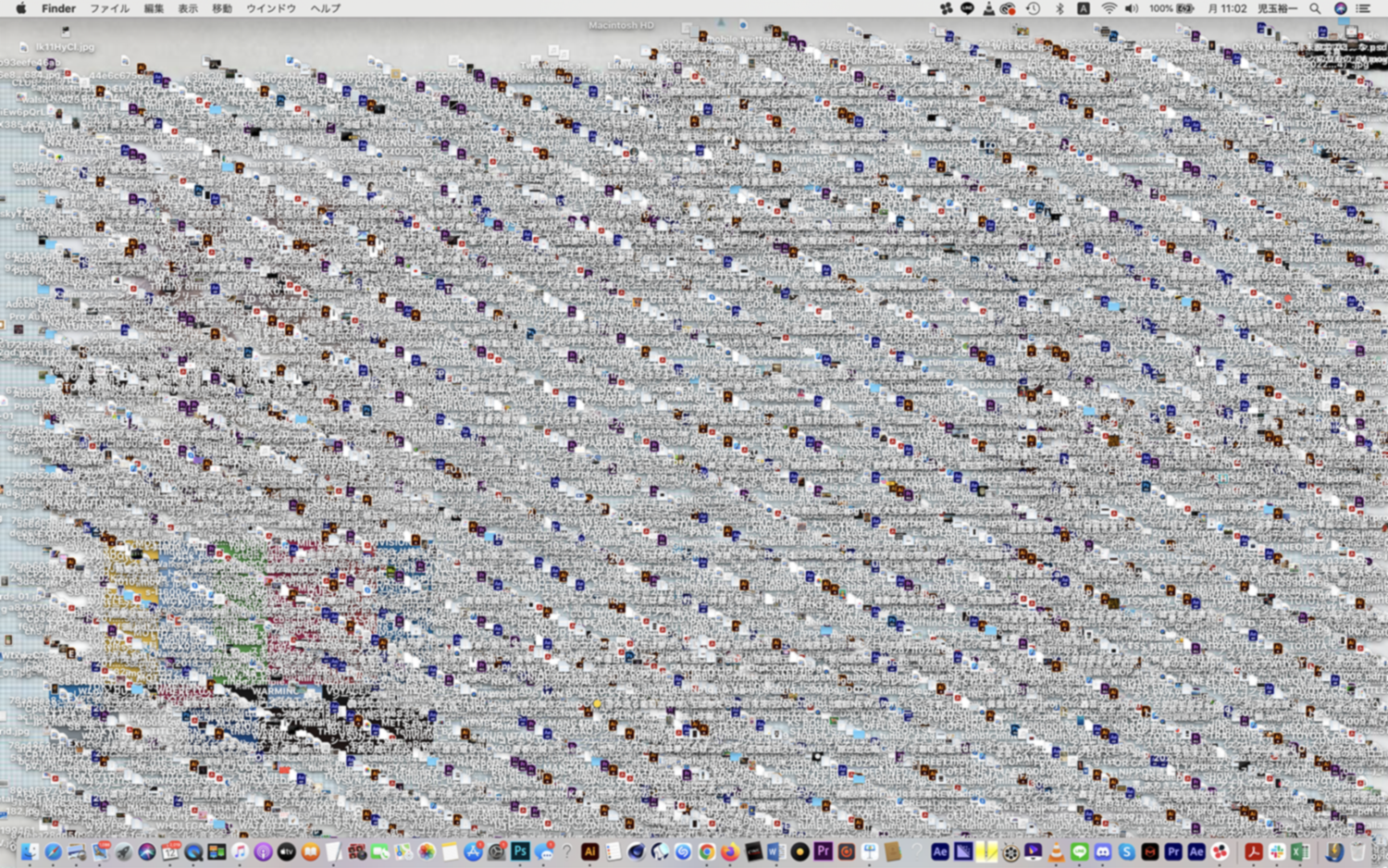 
        児玉さんの実際のPC画面。全体がファイルで埋め尽くされている。まさにランダムアクセスメモリー。
          