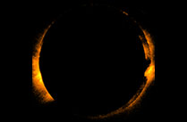 太陽観測衛星「ひので」が金環日食の様子を撮影 