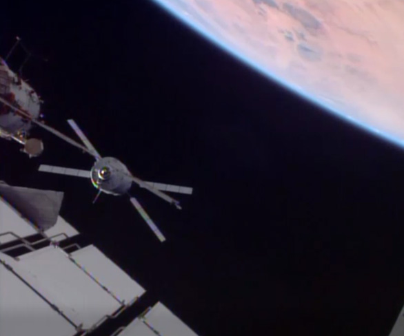 ISSにアプローチするATV4号機（提供：NASATV）