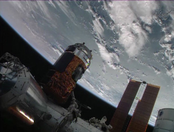 ISSに結合したこうのとり4号機（NASATV）
