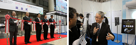 「新電力EXPO2015」のテープカットの様子（左）。ブースで説明に立つ川口淳一郎教授（JAXAシニアフェロー）